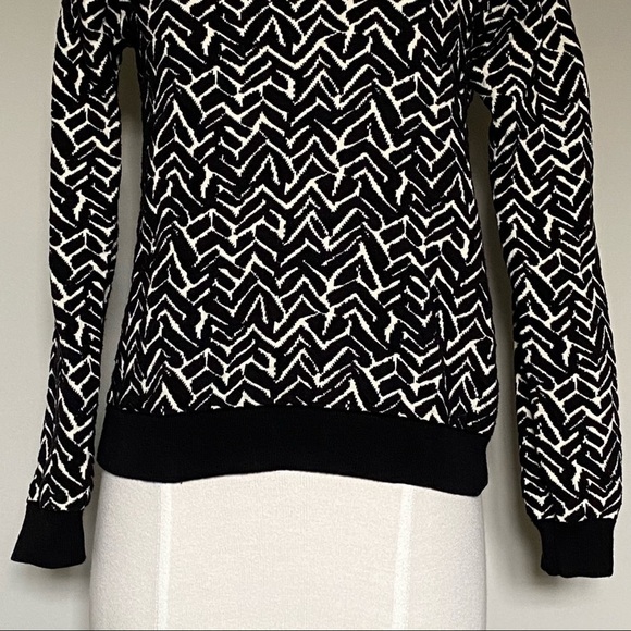 STAY Scandinavian Esthetics B&W Chevron Sweater XS - Picture 3 of 8